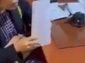 Fiscal rompe documentos policiales enfrenta agentes plena intervención