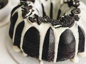 Pastel húmedo Oreo glaseado queso crema: postre cremoso tentador