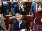 Ayuso acusa instalar «instinto xenófobo» cuestiona «sacar pelos» migrantes