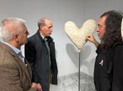 Inaugurada muestra ‘Corazones Alma’ Toledo mano Diputación Asociación Manos Voces