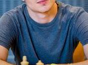 nieve calor Siquirres, Mihajlov disfruta jugar ajedrez.