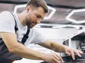 Formación Universitaria impulsa formación automoción preparatorio para Técnico Carrocería