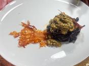 Volcán espaguetis arroz negro pesto rojo