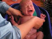 Bebés lloran durante baño